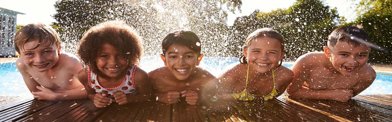 Ferier i bondgård med svømmebasseng for barn